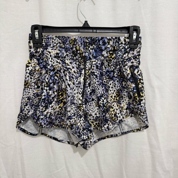 NWOT Lululemon Tracker Short V *4" Floral Metropolis Multi Women’s Size 4 - Picture 6 of 9